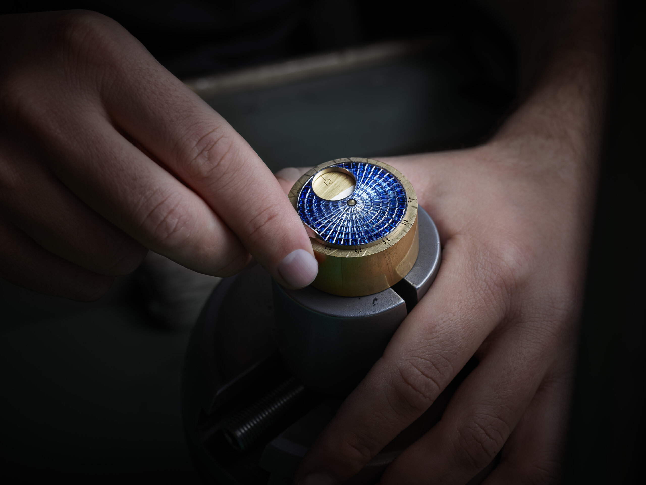 HMoser_Streamliner_Gem_Setting__Process_Sapphire_Dial